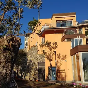 poggio-degli-ulivi.hotelitalianriviera.com/